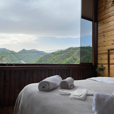 Aho 103 Dag Manzarali Bed & Breakfast
