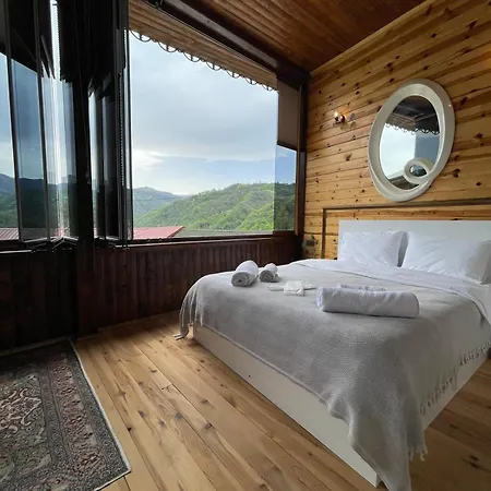 Aho 103 Dag Manzarali Bed & Breakfast