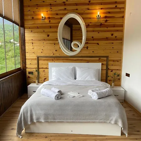 Aho 103 Dag Manzarali Bed & Breakfast